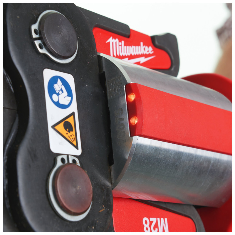 Купити Обтискач гідравлічний акумуляторний для труб MILWAUKEE, M18 BLHPT-202C V-SET (зарядний пристрій М12-18 С, 2 акумулятори М18 В2 2Аг, V-кліщі, кейс). Офіційний магазин Мілвокі Україна, фірмова гарантія з доставкою по Украіні