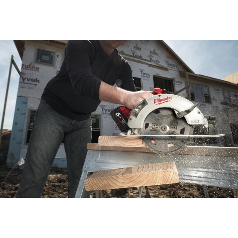 Купити Пила дискова ручна аккумуляторна MILWAUKEE, M18 BLCS66-502X, діаметр 165мм (зарядний пристрій M12-18 FC, 2 акумулятори M18 B5 5Аг, пиляльний диск, паралельний упор, адаптер для пилососу, ключ для диска, HDкейс). Офіційний магазин Мілвокі Україна, фірмова гарантія з доставкою по Украіні