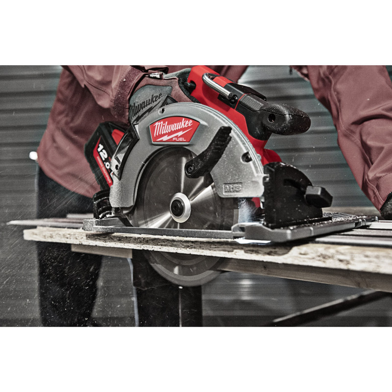 Купити Пила дискова ручна акумуляторна MILWAUKEE M18 FCSG66-121C, діаметр 190мм (зарядний пристрій М12-18 FC, 1 акумулятор НВ12 12Аг, а. Офіційний магазин Мілвокі Україна, фірмова гарантія з доставкою по Украіні