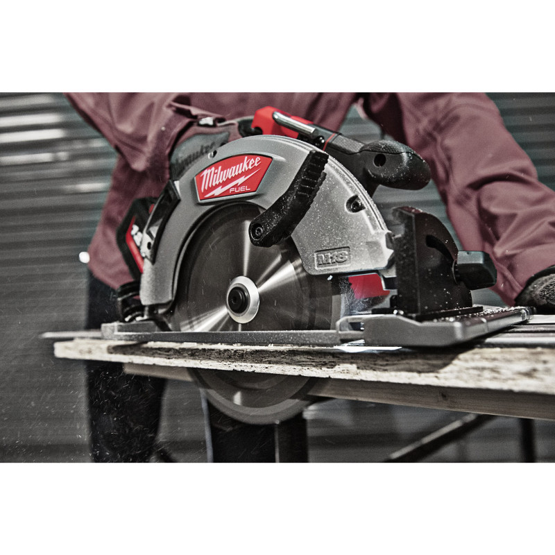 Купити Пила дискова ручна акумуляторна MILWAUKEE M18 FCSG66-121C, діаметр 190мм (зарядний пристрій М12-18 FC, 1 акумулятор НВ12 12Аг, а. Офіційний магазин Мілвокі Україна, фірмова гарантія з доставкою по Украіні