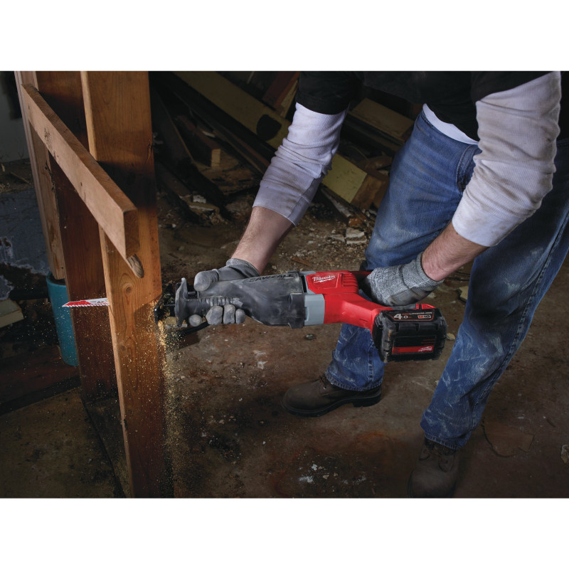 Купити Пила шабельна акумуляторна MILWAUKEE, M18 BSX-402C (зарядний пристрій М12-18 С, 2 акумулятори М18 В4 4Аг, полотно, кейс). Офіційний магазин Мілвокі Україна, фірмова гарантія з доставкою по Украіні