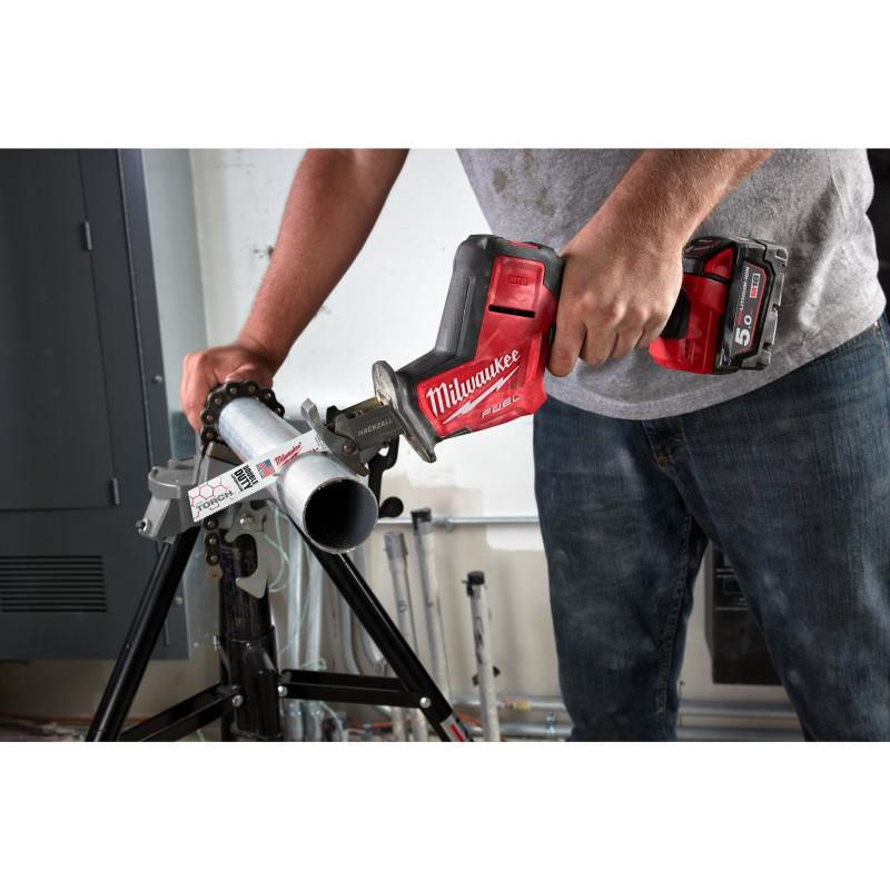 Купити Пила шабельна акумуляторна MILWAUKEE, M18 FHZ-502X (зарядий пристрій M12-18 FC, 2 акумулятори М18 В5 5Аг, полотно, HDкейс). Офіційний магазин Мілвокі Україна, фірмова гарантія з доставкою по Украіні