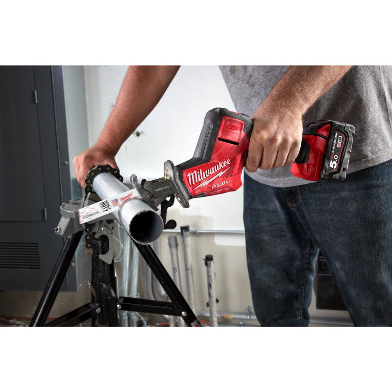 Купити Пила шабельна акумуляторна MILWAUKEE, M18 FHZ-502X (зарядий пристрій M12-18 FC, 2 акумулятори М18 В5 5Аг, полотно, HDкейс). Офіційний магазин Мілвокі Україна, фірмова гарантія з доставкою по Украіні