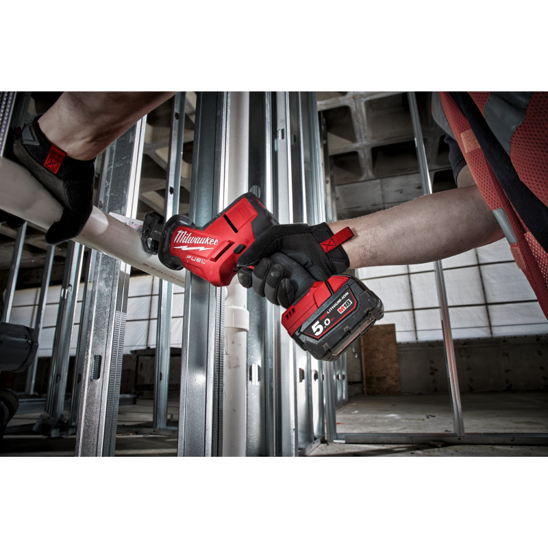 Купити Пила шабельна акумуляторна MILWAUKEE, M18 FHZ-502X (зарядий пристрій M12-18 FC, 2 акумулятори М18 В5 5Аг, полотно, HDкейс). Офіційний магазин Мілвокі Україна, фірмова гарантія з доставкою по Украіні