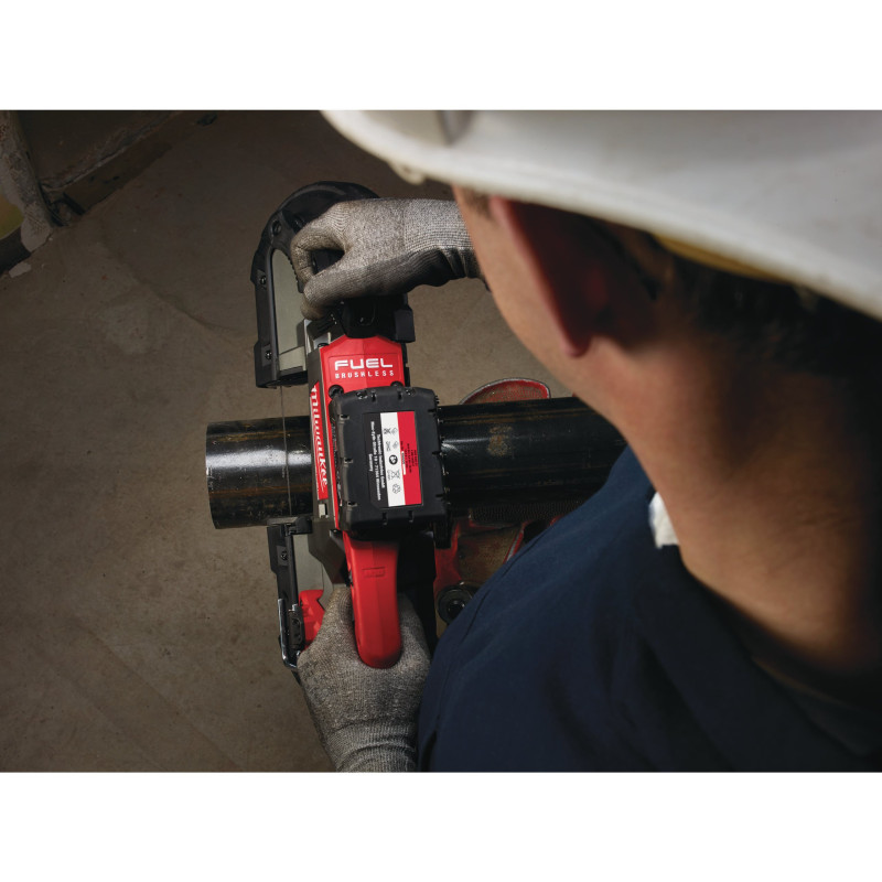 Купити Пила стрічкова акумуляторна MILWAUKEE, M18 CBS125-502C (зарядний пристрій М12-18 FC, 2 акумулятори М18 В5 5Аг, кейс). Офіційний магазин Мілвокі Україна, фірмова гарантія з доставкою по Украіні