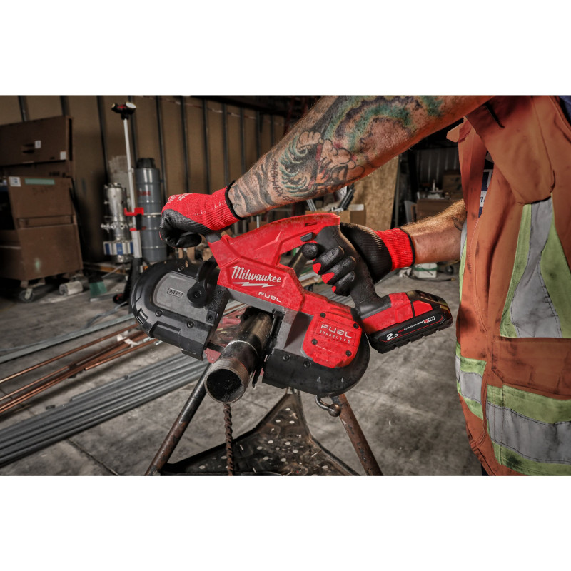 Купити Пила стрічкова акумуляторна MILWAUKEE, M18 FBS85-202C (зарядний пристрій M12-18 FC, 2 акумулятори М18 В2 2Аг, аксесуари, кейс). Офіційний магазин Мілвокі Україна, фірмова гарантія з доставкою по Украіні