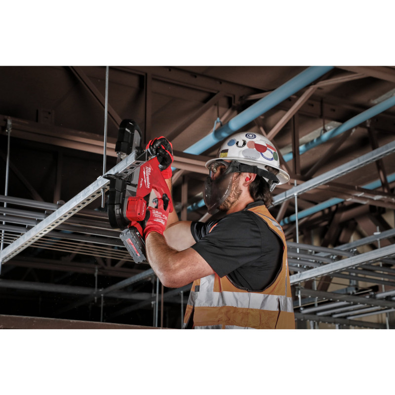 Купити Пила стрічкова акумуляторна MILWAUKEE, M18 FBS85-202C (зарядний пристрій M12-18 FC, 2 акумулятори М18 В2 2Аг, аксесуари, кейс). Офіційний магазин Мілвокі Україна, фірмова гарантія з доставкою по Украіні