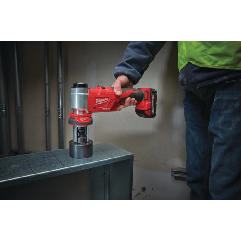 Купити Пробійник гідравлічний для отворів акумуляторний FORCE LOGIC MILWAUKEE M18 HKP-201CA (зарядний пристрій М12-18 С, 1 акумулятор М18 В2 2Аг, 2 шпильки. конектор, кульова тяга, адаптер, 10 пробійників та обмежувальних гільз,  кейс). Офіційний магазин Мілвокі Україна, фірмова гарантія з доставкою по Украіні