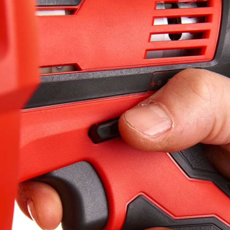 Купити Машина прочистна акумуляторна MILWAUKEE, M12 BDC8-202C, трос 8м (зарядний пристрій С12 С , 2 акумулятори М12 В2 2Аг, відро, картонне пакування). Офіційний магазин Мілвокі Україна, фірмова гарантія з доставкою по Украіні