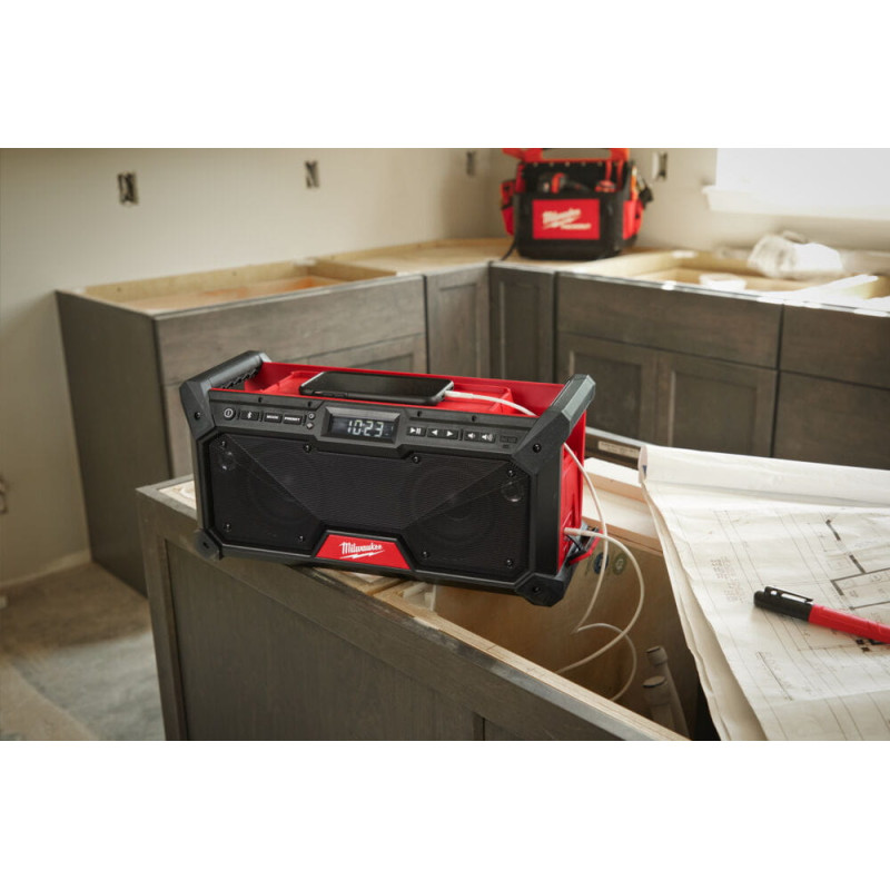 Купити Радіоприймач акумуляторний MILWAUKEE, M18 RADDAB+G2-0. Офіційний магазин Мілвокі Україна, фірмова гарантія з доставкою по Украіні