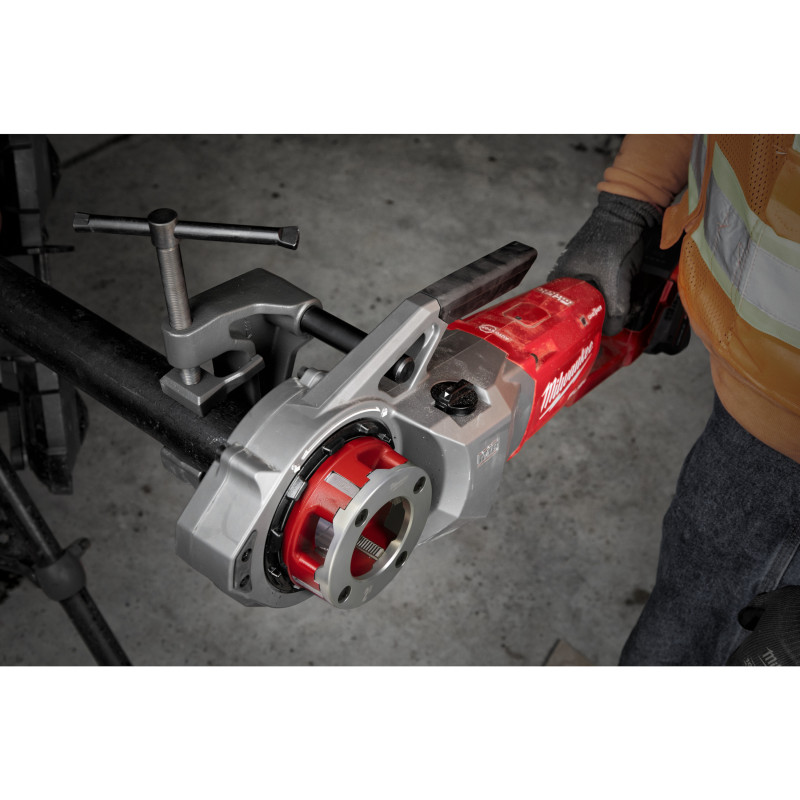 Купити Інструмент різьбонарізний акумуляторний безщітковий MILWAUKEE M18 FPT2-121C (зарядний пристрій M12-18 FC, 1 акумулятор FB12 12Аг, кейс). Офіційний магазин Мілвокі Україна, фірмова гарантія з доставкою по Украіні