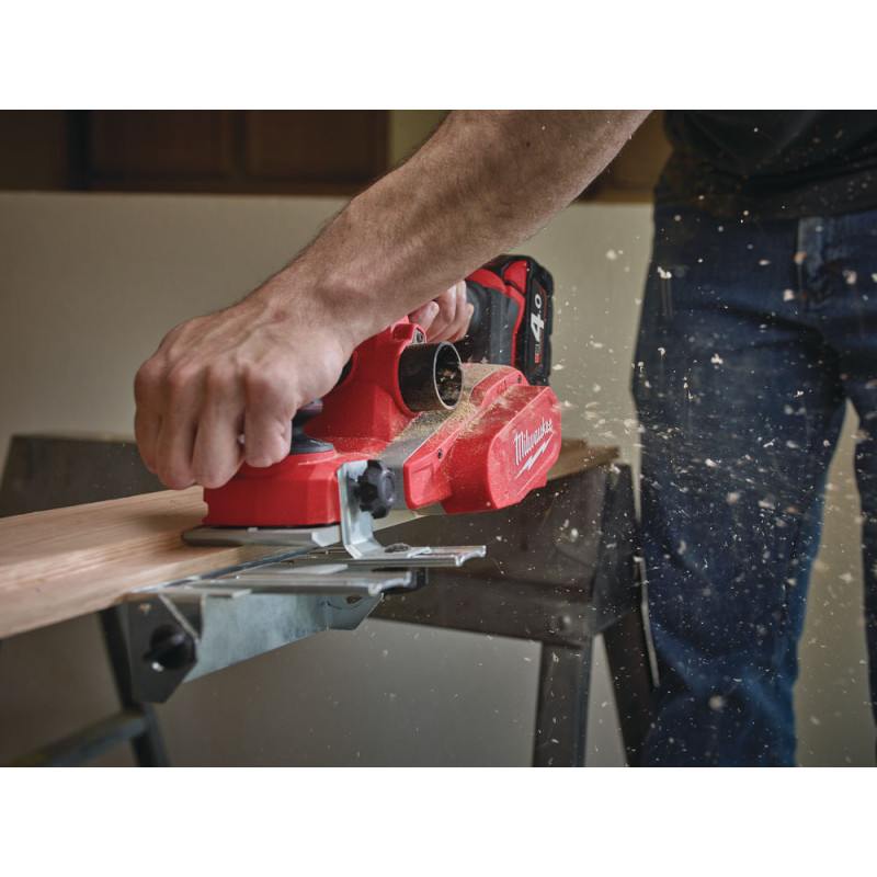 Купити Рубанок акумуляторний MILWAUKEE, M18 BP-0, 82мм (+пилозбірник, кутова та бокова напрямна). Офіційний магазин Мілвокі Україна, фірмова гарантія з доставкою по Украіні