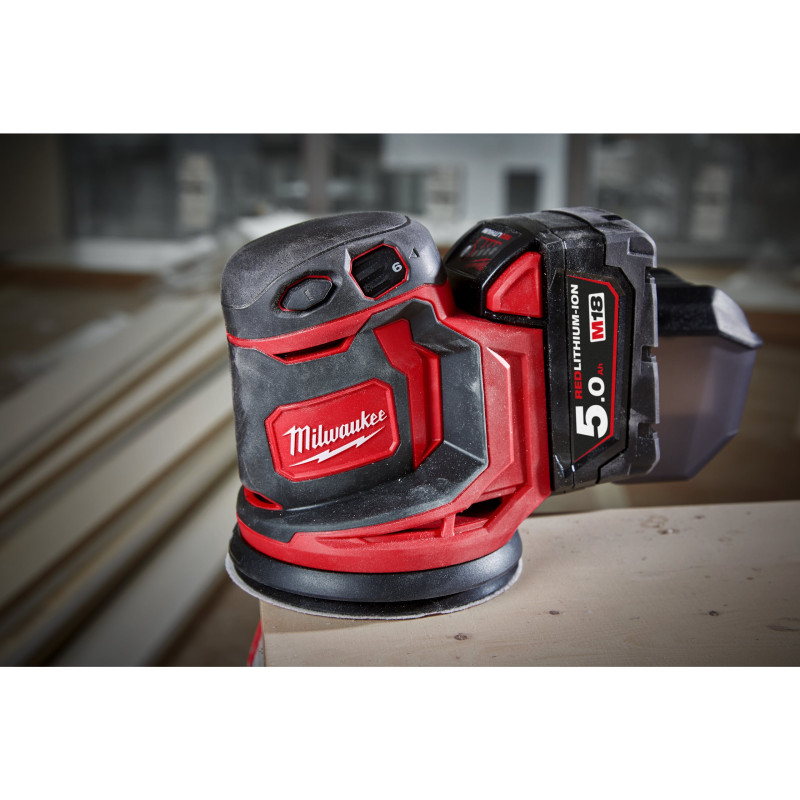Купити Машина шліфувальна ексцентрикова акумуляторна MILWAUKEE, M18 BOS125-502B, діаметр 125мм (заміна на 4933498254). Офіційний магазин Мілвокі Україна, фірмова гарантія з доставкою по Украіні