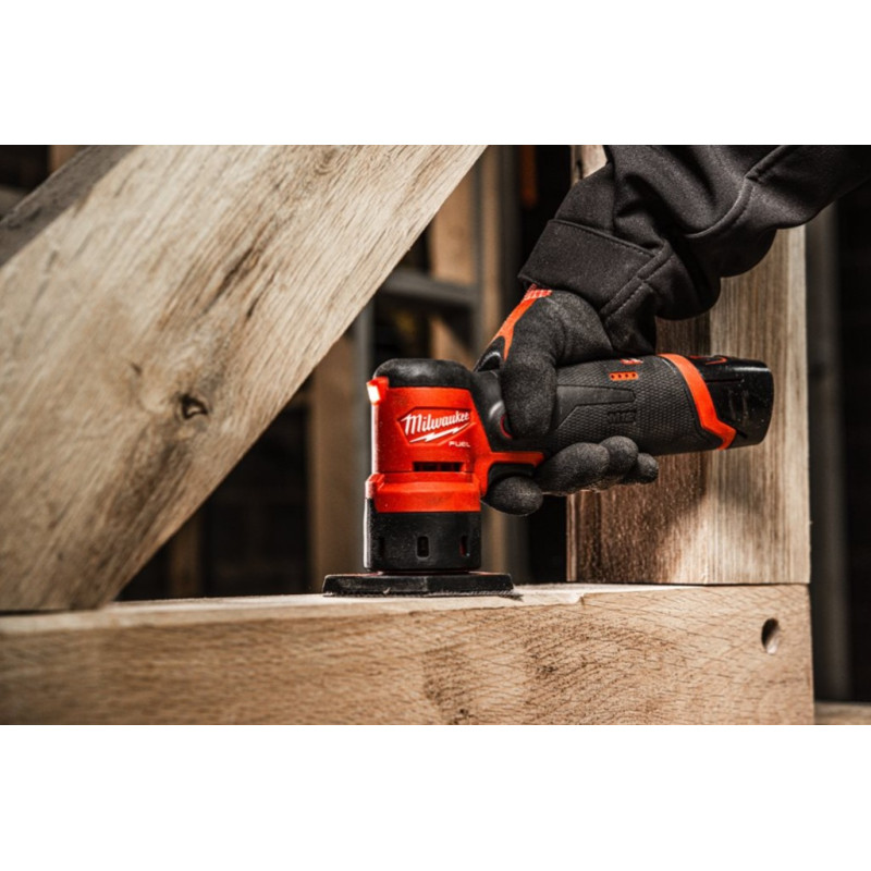 Купити Шліфмашина вібраційна акумуляторна безщіткова MILWAUKEE, M12 FDSS-422X (зарядний пристрій С12 С, 1 акумулятор М12 В2 2Аг, 1 акумулятор М12 В4 4Аг, HDкейс). Офіційний магазин Мілвокі Україна, фірмова гарантія з доставкою по Украіні