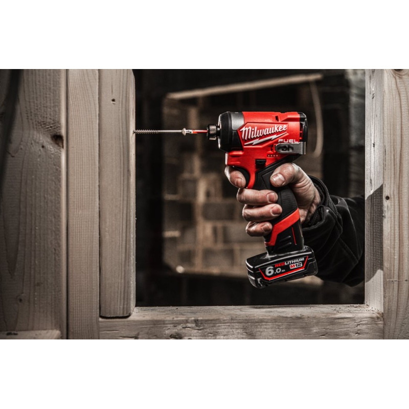 Купити Шуруповерт ударний акумуляторний безщітковий 1/4'' HEX MILWAUKEE, M12 FID2-0, 170Нм (каркас, кліпса для реміня, тримач для біт, картонне пакування). Офіційний магазин Мілвокі Україна, фірмова гарантія з доставкою по Украіні