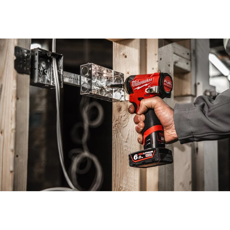 Купити Шуруповерт ударний акумуляторний безщітковий 1/4'' HEX MILWAUKEE, M12 FID2-0, 170Нм (каркас, кліпса для реміня, тримач для біт, картонне пакування). Офіційний магазин Мілвокі Україна, фірмова гарантія з доставкою по Украіні
