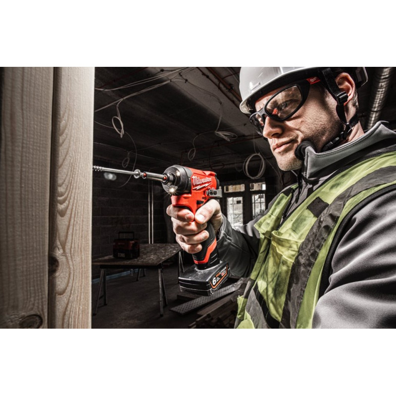 Купити Шуруповерт ударний акумуляторний безщітковий 1/4'' HEX MILWAUKEE, M12 FID2-202Х, 170Нм (зарядний пристрій С12 С, 2 акумулятори М12 В2 2Аг, кліпса для реміня, тримач для біт, HD кейс). Офіційний магазин Мілвокі Україна, фірмова гарантія з доставкою по Украіні