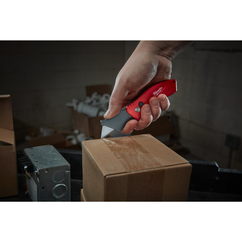 Купити Ніж складний з трапецевидним лезом FASTBACK Compact MILWAUKEE компактний. Офіційний магазин Мілвокі Україна, фірмова гарантія з доставкою по Украіні