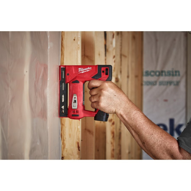 Купити Степлер акумуляторний MILWAUKEE, M12 BST-0 (каркас. кліпса для ременя, картонне пакування). Офіційний магазин Мілвокі Україна, фірмова гарантія з доставкою по Украіні