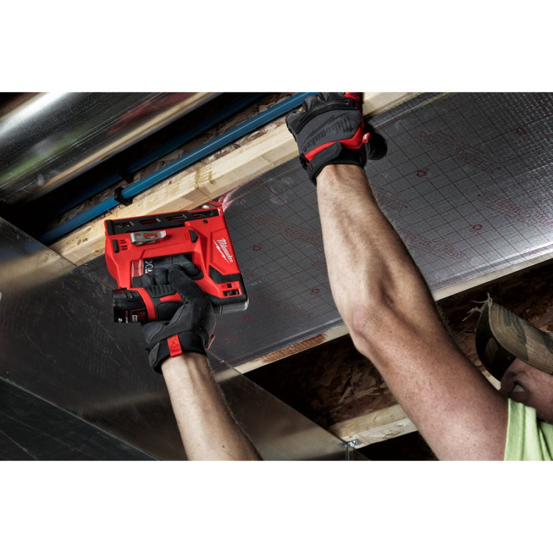 Купити Степлер акумуляторний MILWAUKEE, M12 BST-202X (зарядний пристрій С12 С, 2 акумулятори М12 В2 2Аг, кліпса для ременя, HDкейс). Офіційний магазин Мілвокі Україна, фірмова гарантія з доставкою по Украіні