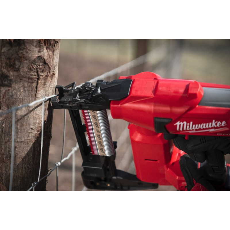 Купити Степлер скобозабивний акумуляторний безщітковий MILWAUKEE, M18 FFUS-0C, скоба 38-51мм (каркас,кейс). Офіційний магазин Мілвокі Україна, фірмова гарантія з доставкою по Украіні