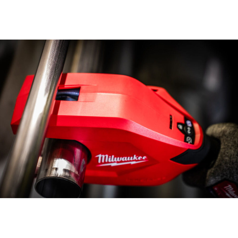 Купити Труборіз акумуляторний по нержавіючій сталі MILWAUKEE, M12 PCSS54-402C, до 54мм (зарядний пристрій С12 С, 2 акумулятори М12 В4 4Аг, кейс). Офіційний магазин Мілвокі Україна, фірмова гарантія з доставкою по Украіні