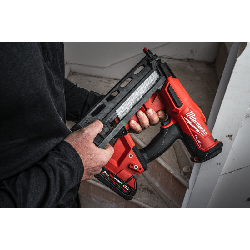Купити Пістолет цвяхозабивний акумуляторний безщітковий MILWAUKEE, M18 FN16GA-0, 32-64мм (каркас, картонне пакування). Офіційний магазин Мілвокі Україна, фірмова гарантія з доставкою по Украіні