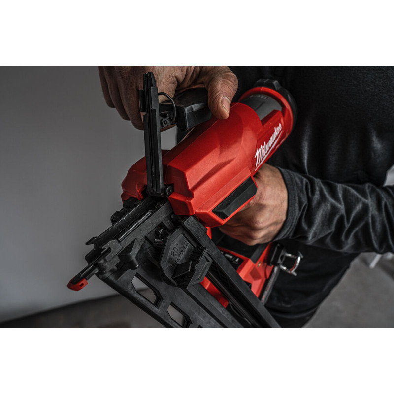 Купити Пістолет цвяхозабивний акумуляторний безщітковий MILWAUKEE, M18 FN16GA-0, 32-64мм (каркас, картонне пакування). Офіційний магазин Мілвокі Україна, фірмова гарантія з доставкою по Украіні