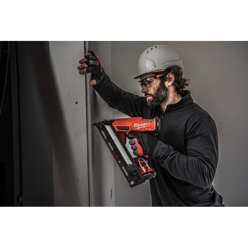 Купити Пістолет цвяхозабивний акумуляторний безщітковий MILWAUKEE, M18 FN15GA-0X, 32-64мм (каркас, HDкейс). Офіційний магазин Мілвокі Україна, фірмова гарантія з доставкою по Украіні