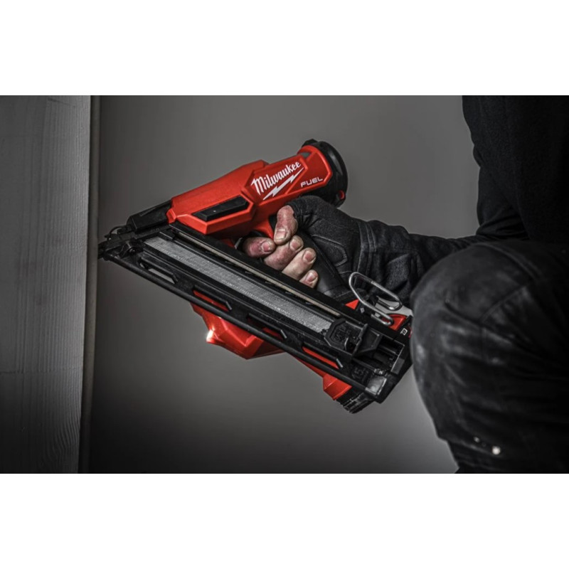 Купити Пістолет цвяхозабивний акумуляторний безщітковий MILWAUKEE, M18 FN15GA-0X, 32-64мм (каркас, HDкейс). Офіційний магазин Мілвокі Україна, фірмова гарантія з доставкою по Украіні