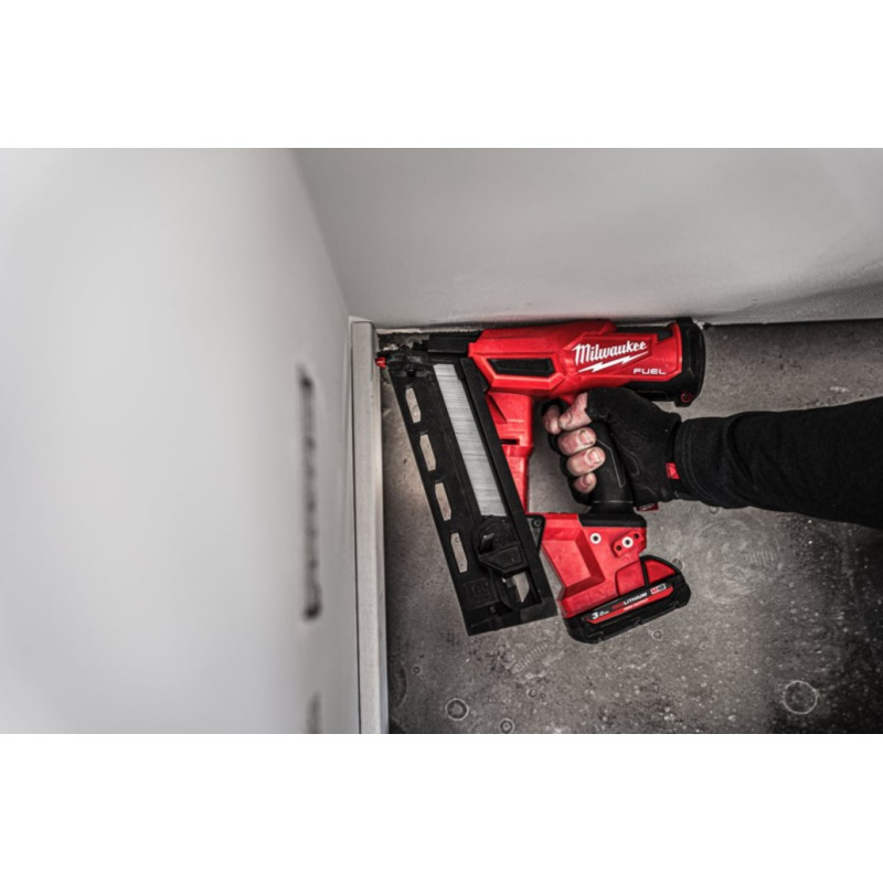 Купити Пістолет цвяхозабивний акумуляторний безщітковий MILWAUKEE, M18 FN16GA-0X, 32-64мм (каркас, HDкейс). Офіційний магазин Мілвокі Україна, фірмова гарантія з доставкою по Украіні