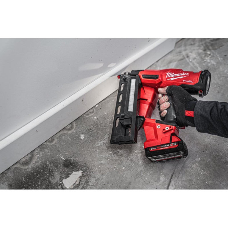 Купити Пістолет цвяхозабивний акумуляторний безщітковий MILWAUKEE, M18 FN16GA-202X (зарядний пристрій M12-18 FC, 2 акумулятори М18 В2 2Аг, HDкейс). Офіційний магазин Мілвокі Україна, фірмова гарантія з доставкою по Украіні
