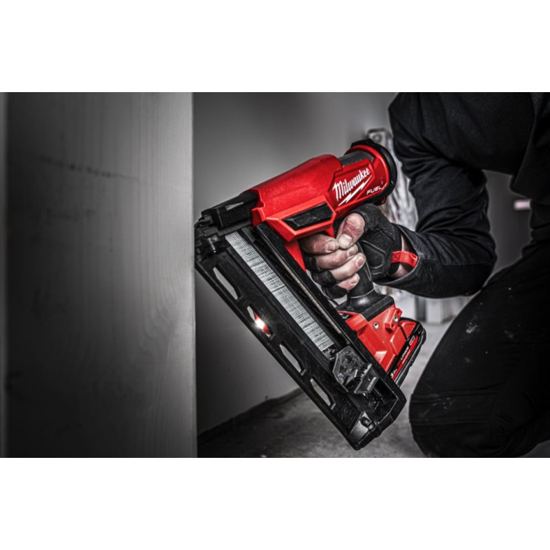 Купити Пістолет цвяхозабивний акумуляторний безщітковий MILWAUKEE, M18 FN16GA-202X (зарядний пристрій M12-18 FC, 2 акумулятори М18 В2 2Аг, HDкейс). Офіційний магазин Мілвокі Україна, фірмова гарантія з доставкою по Украіні