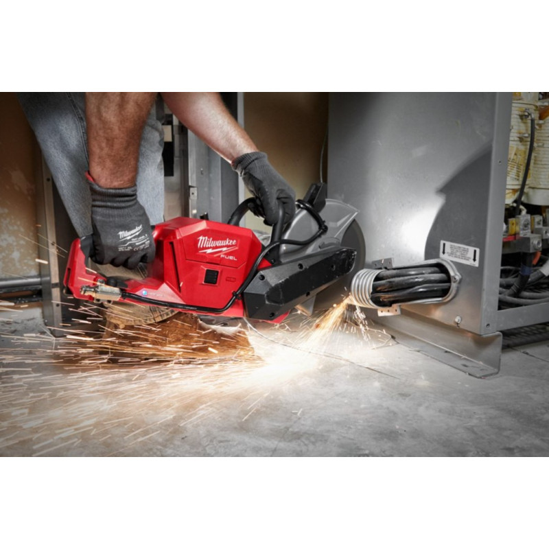 Купити Машина відрізна акумуляторна безщіткова MILWAUKEE, M18 FCOS230-121, діаметр 230мм (зарядний пристрій М12-18 FC, 1 акумулятор М18 НВ12 12Аг) (заміна на 4933499175). Офіційний магазин Мілвокі Україна, фірмова гарантія з доставкою по Украіні
