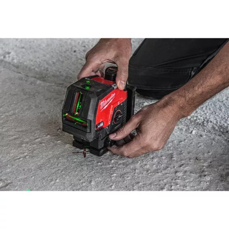Купити Нівелір лазерний лінійно-точковий акумуляторний MILWAUKEE M12 CLLP-301C (зелений промінь). Офіційний магазин Мілвокі Україна, фірмова гарантія з доставкою по Украіні