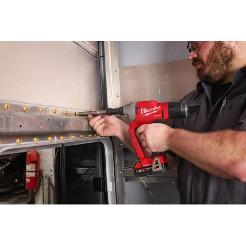 Купити Заклепочник акумуляторний для замкових болтів безщітковий MILWAUKEE M18 ONEFLT-0X, діаметр 4,8-6,4мм (каркас, кліпса на ремінь. HDкейс). Офіційний магазин Мілвокі Україна, фірмова гарантія з доставкою по Украіні