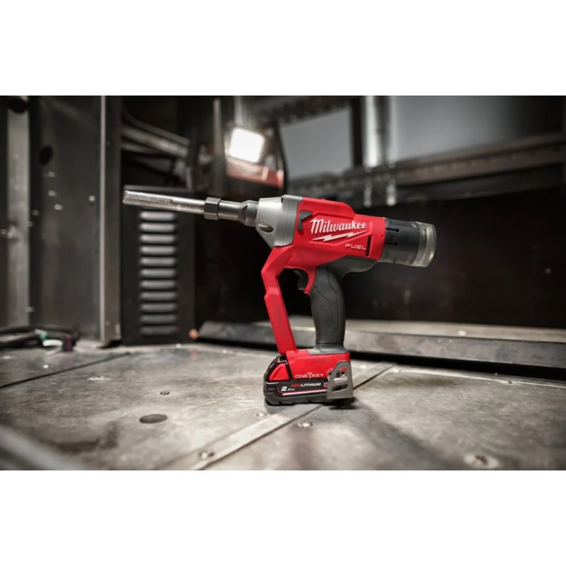 Купити Заклепочник акумуляторний для замкових болтів безщітковий MILWAUKEE M18 ONEFLT-0X, діаметр 4,8-6,4мм (каркас, кліпса на ремінь. HDкейс). Офіційний магазин Мілвокі Україна, фірмова гарантія з доставкою по Украіні