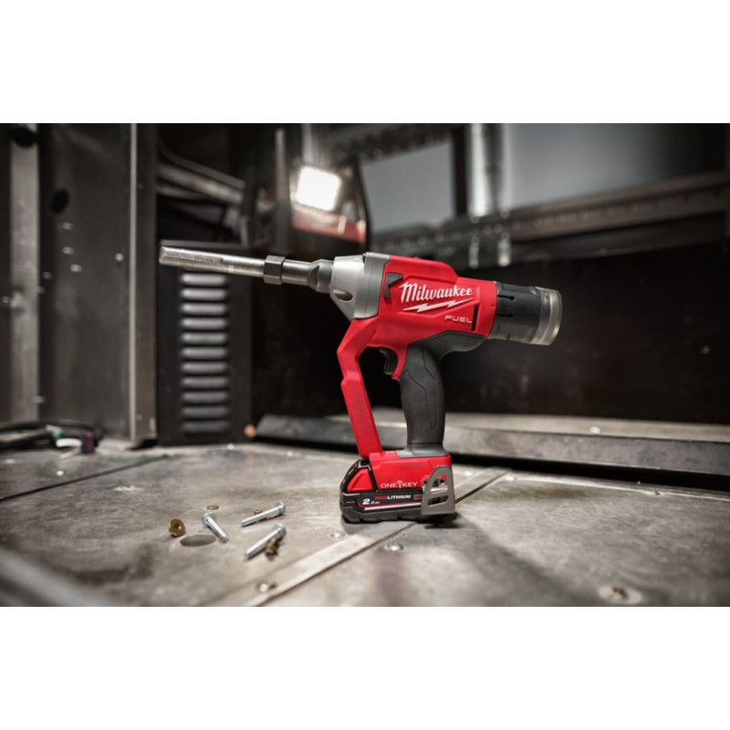 Купити Заклепочник акумуляторний для замкових болтів безщітковий MILWAUKEE M18 ONEFLT-0X, діаметр 4,8-6,4мм (каркас, кліпса на ремінь. HDкейс). Офіційний магазин Мілвокі Україна, фірмова гарантія з доставкою по Украіні