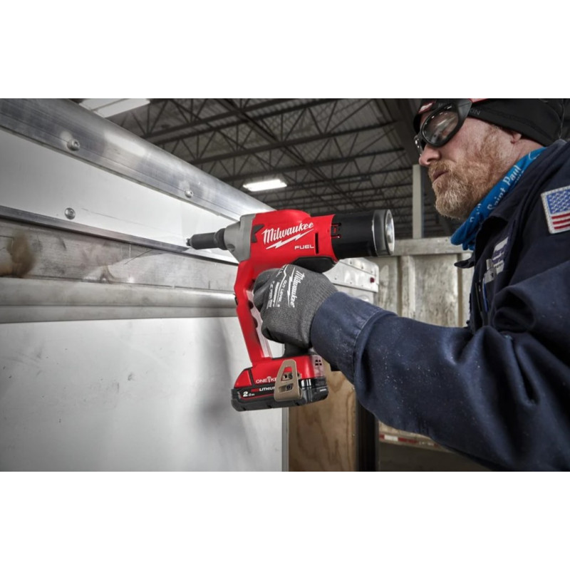 Купити Заклепочник акумуляторний безщітковий MILWAUKEE M18 ONEFPRT-0X, діаметр заклепок 4,8-7,0мм (каркас, кліпса на ремінь. перехідники для заклепок, ключ, HDкейс). Офіційний магазин Мілвокі Україна, фірмова гарантія з доставкою по Украіні