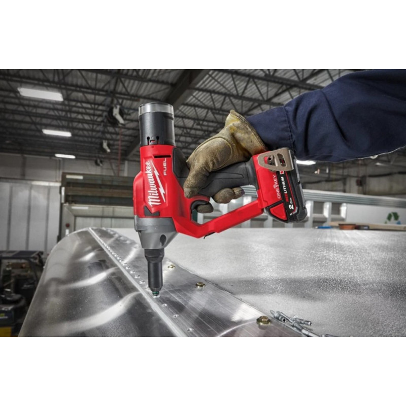 Купити Заклепочник акумуляторний безщітковий MILWAUKEE M18 ONEFPRT-202X, діаметр заклепок 4,8-7,0мм (зарядний.пристрій М12-18 FC, 2 акумулятори М18 В2 2Аг, HDкейс). Офіційний магазин Мілвокі Україна, фірмова гарантія з доставкою по Украіні