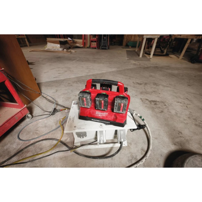 Купити Зарядний пристрій PАCKOUT MILWAUKEE, M18 PC6 (на 6 акумуляторів) (заміна на 4932498551). Офіційний магазин Мілвокі Україна, фірмова гарантія з доставкою по Украіні
