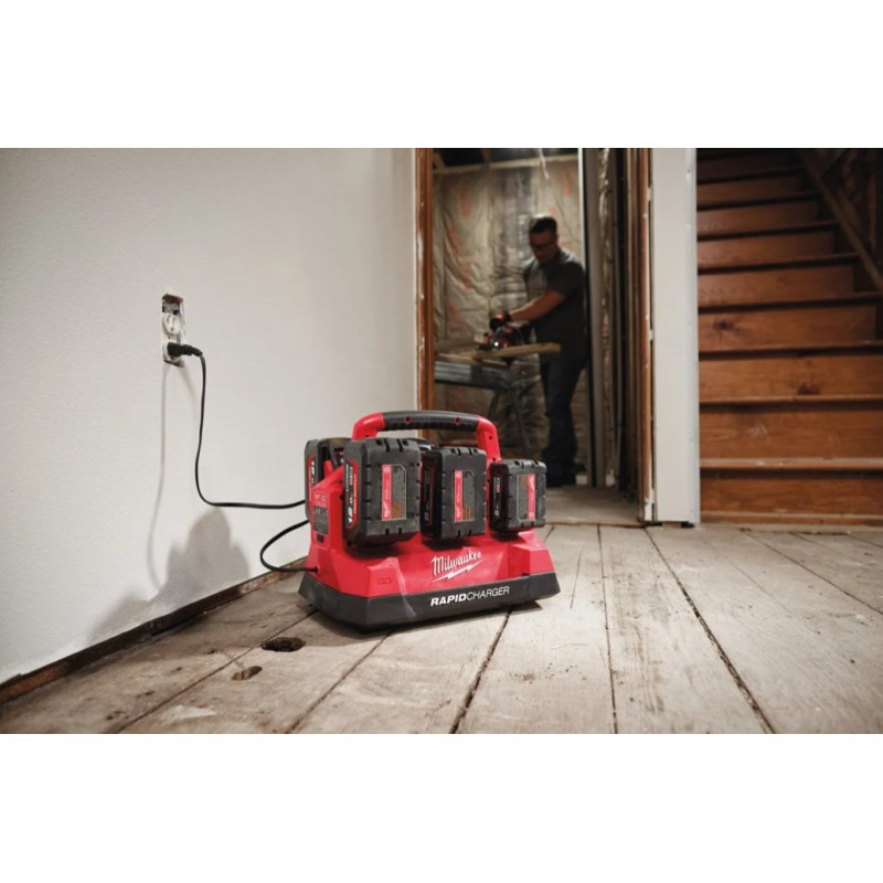 Купити Зарядний пристрій PАCKOUT MILWAUKEE, M18 PC6 (на 6 акумуляторів) (заміна на 4932498551). Офіційний магазин Мілвокі Україна, фірмова гарантія з доставкою по Украіні