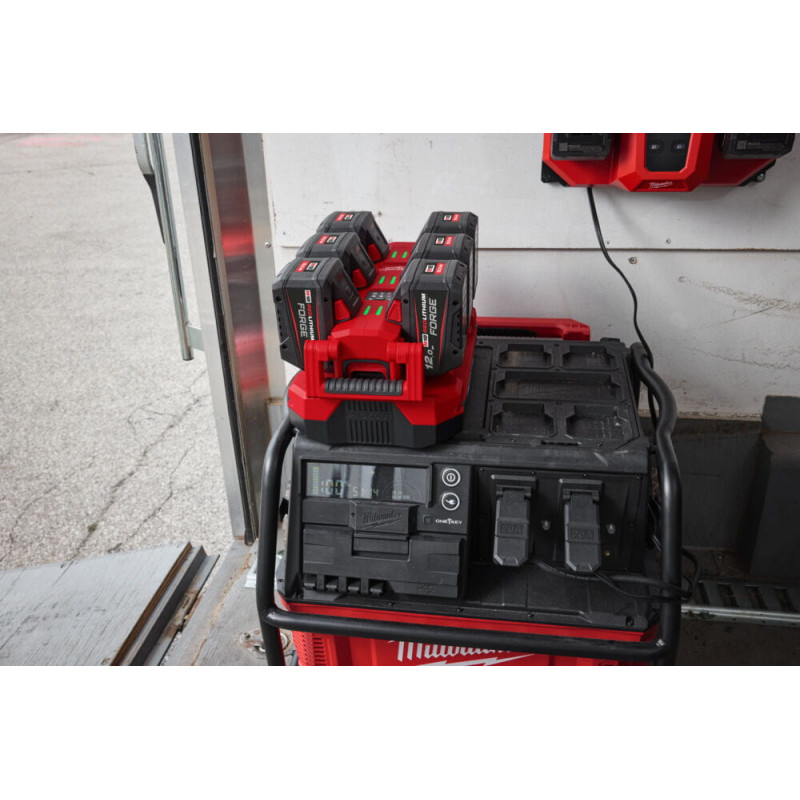 Купити Зарядний пристрій PACKOUT MILWAUKEE, M18 MPC6 EU (на 6 акумуляторів). Офіційний магазин Мілвокі Україна, фірмова гарантія з доставкою по Украіні