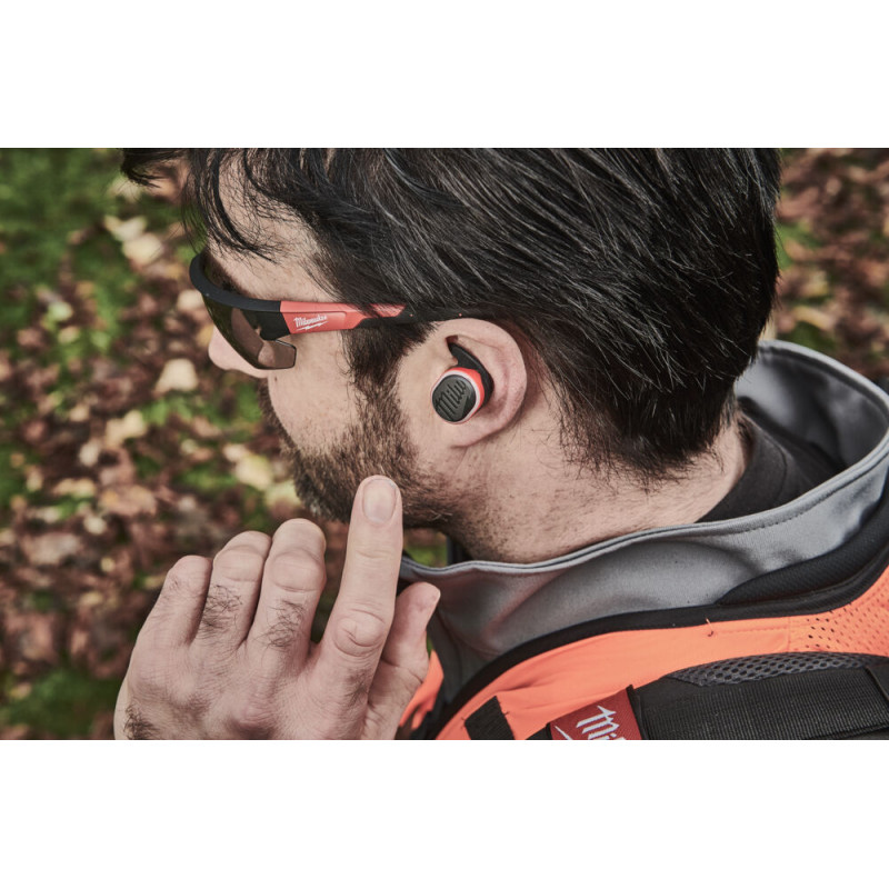 Купити Навушники акумуляторні для работы, с захистом слуху MILWAUKEE L4 RLEPB-301 USB Bluetooth. Офіційний магазин Мілвокі Україна, фірмова гарантія з доставкою по Украіні
